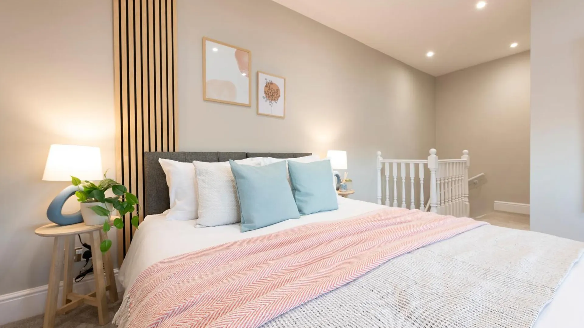 Spacious 2 Bedrooms House Near Leeds Centre, Free Parking, Ideal For Contractors & Long Stays - Nordstay Beeston Hill Feriehus