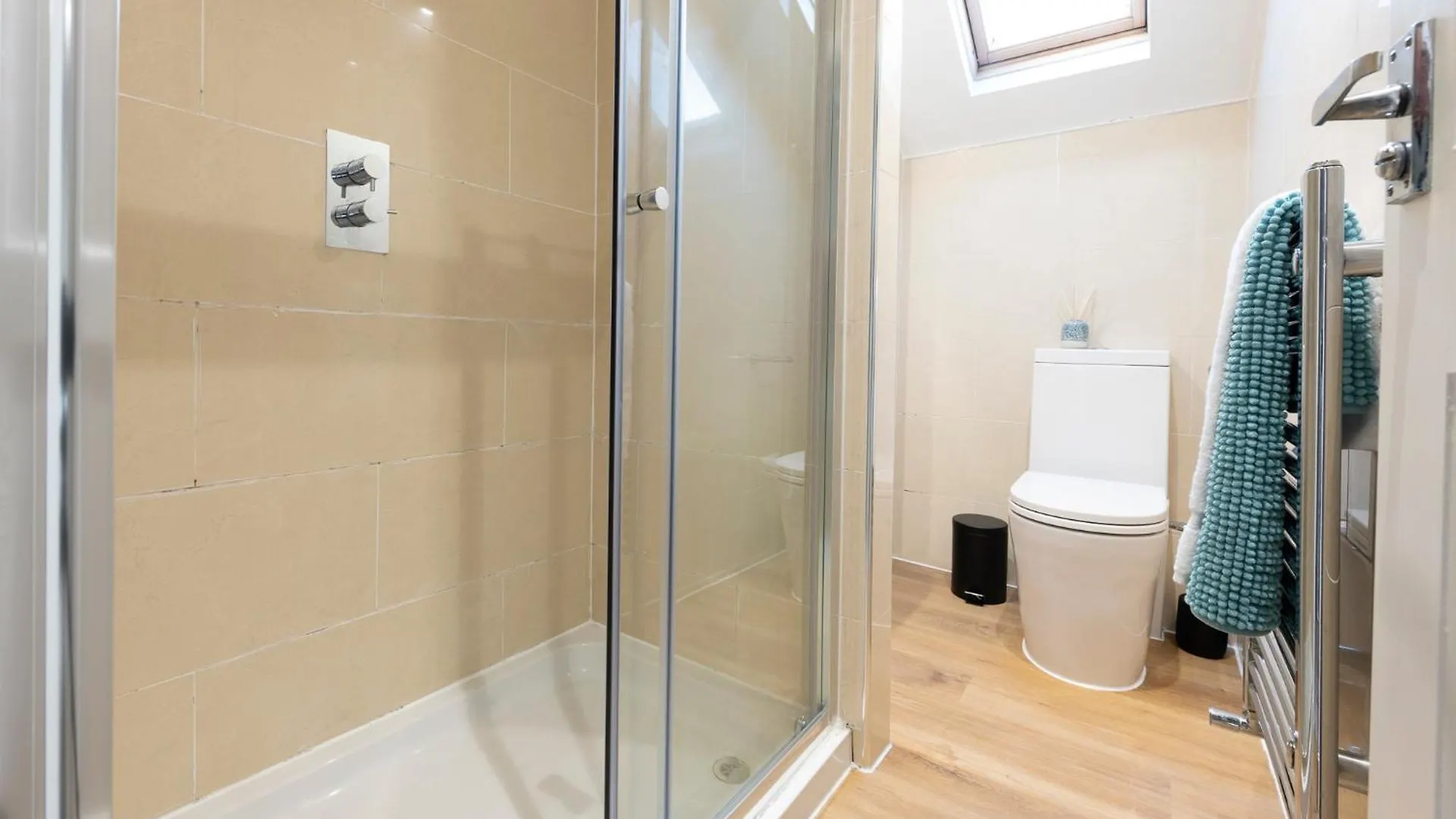 Spacious 2 Bedrooms House Near Leeds Centre, Free Parking, Ideal For Contractors & Long Stays - Nordstay Beeston Hill 0*,