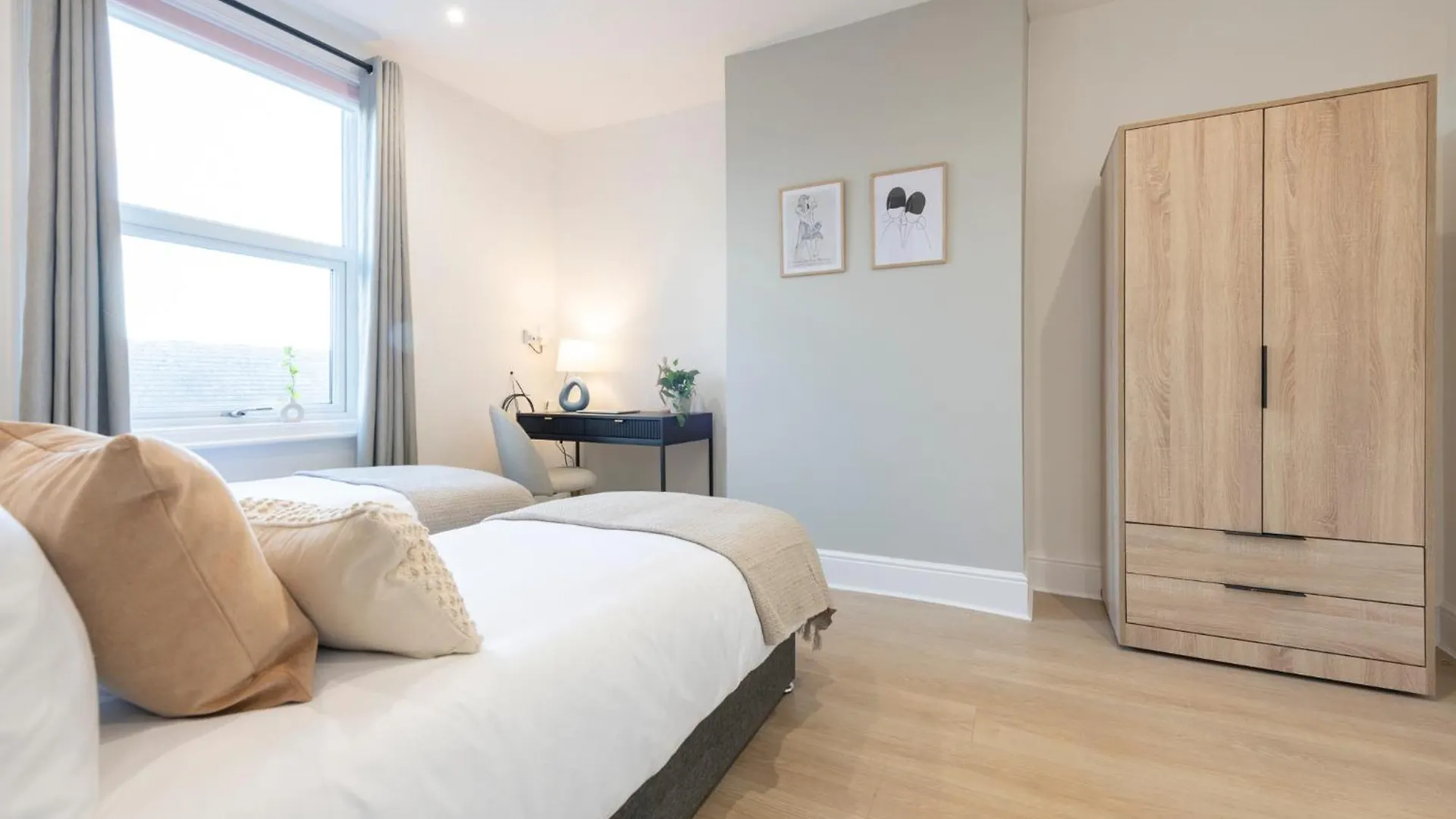 Spacious 2 Bedrooms House Near Leeds Centre, Free Parking, Ideal For Contractors & Long Stays - Nordstay Beeston Hill 0*,  Storbritannien